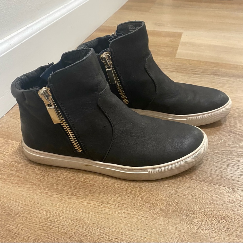 Kenneth Cole Kiera High Top Suede sneakers 6.5
